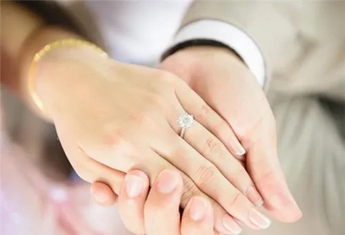 结婚戒指戴哪个手指 结婚戒指的正确戴法