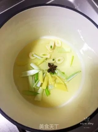 金针菇肥牛汤
