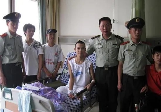 北川无腿青年写超千首情诗 感动女方父母扭转爱情