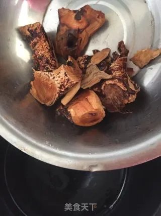 五指毛桃煲鸡