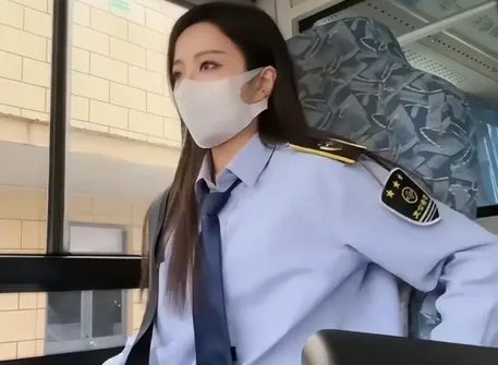 陕西西安“最美公交女司机”走红了,你认为这是意外走红还是刻意曝光呢?