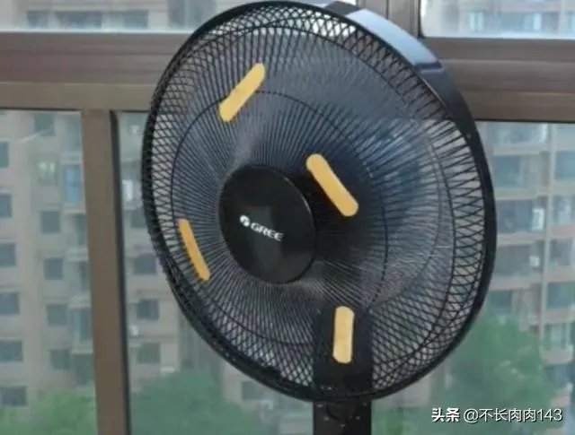 什么方法让风扇叶子不沾尘？