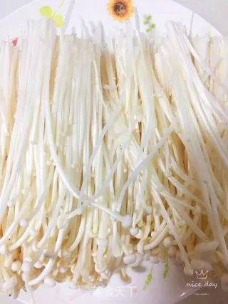 金针菇肥牛汤