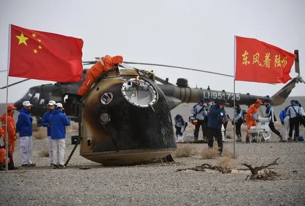 王亚平笑容治愈