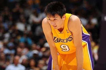 2012年中国男篮球员名单?