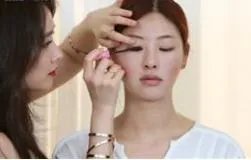 如何学习化裸妆?