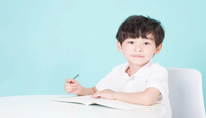 描写人物神态的句子 描写人物神态的句子有哪些