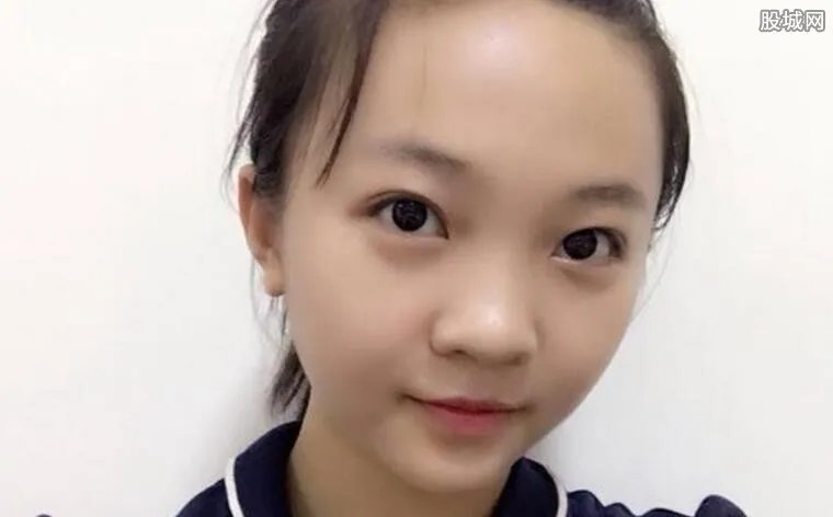 曝林妙可吸烟陪酒照 林妙可吸烟陪酒是真的吗?