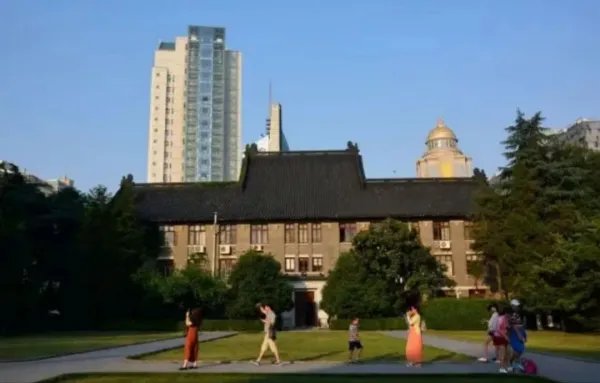 南京大学地址