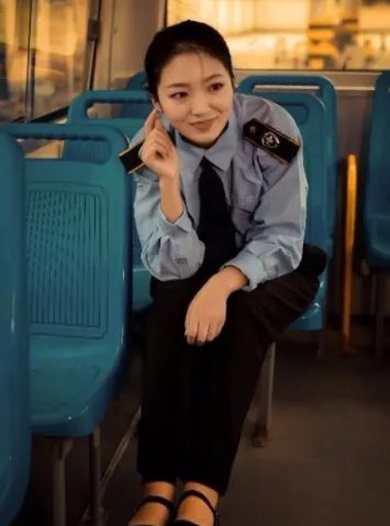 陕西西安“最美公交女司机”走红了,你认为这是意外走红还是刻意曝光呢?