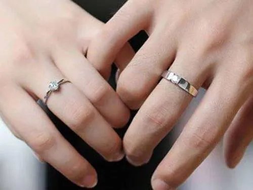 男生戴戒指五个手指的含义 佩戴不同材质戒指有什么含义