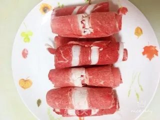 金针菇肥牛汤