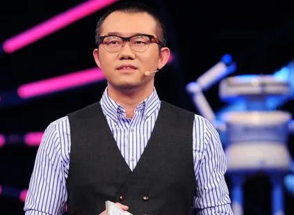 涂磊脚蹬机舱道歉不被原谅,遭央视女主持发长文痛批,如今这是要凉了吗?