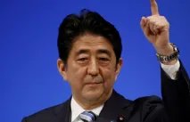 日本院方表示安倍的枪伤触及心脏,凶手为何能如此精准的击中他?