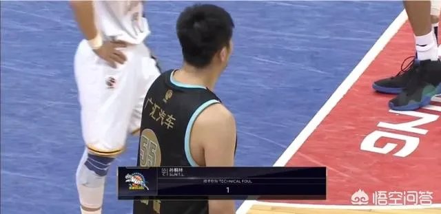 广厦队主场对阵新疆,第二节末孙桐林卡位被吹假摔技术犯规,你怎么看?