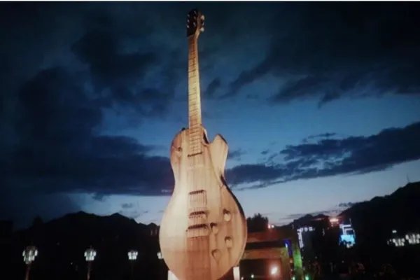 集安的大吉他