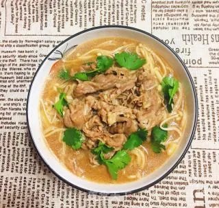 金针菇肥牛汤