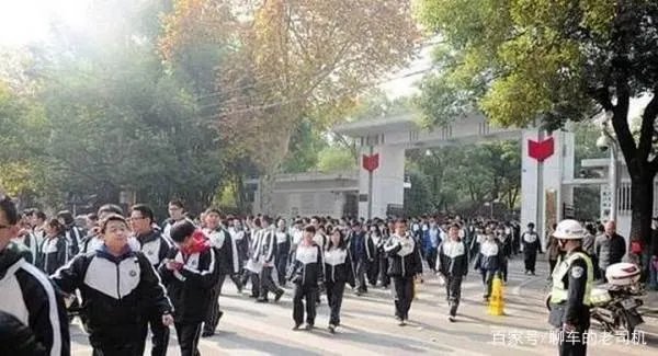 禁鸣喇叭的路上,一定要按喇叭提醒他人该怎么办?