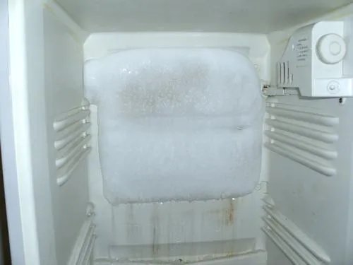 冰箱冷冻室结冰是怎么造成的