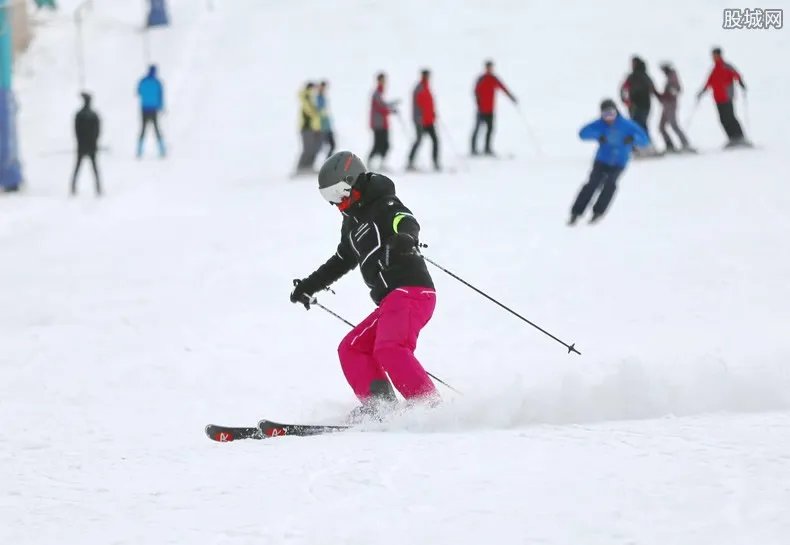 日本滑雪场发生雪崩 冬季滑雪要注意哪些事项
