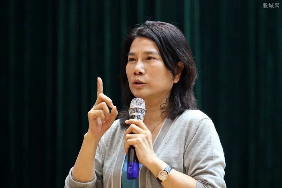 董明珠家庭成员情况 格力董明珠家庭背景大揭秘