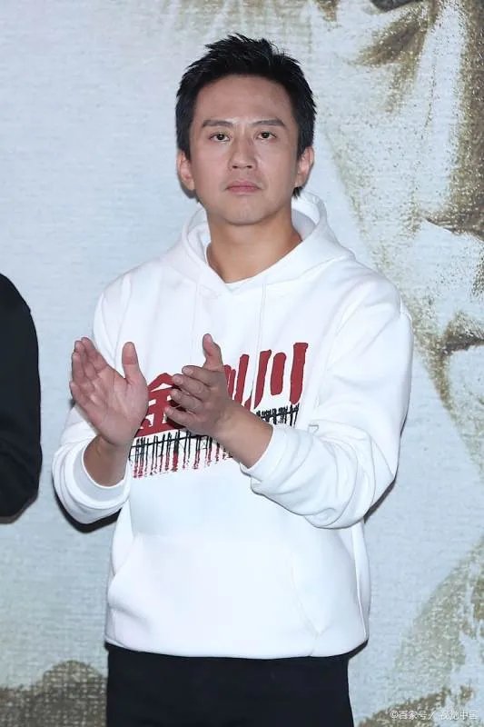 邓超给孙俪比心:长久的婚姻不容易,如何才能让婚姻始终保鲜?
