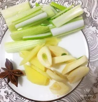 金针菇肥牛汤