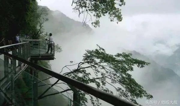 国内有哪些景区的玻璃栈道发生过事故？