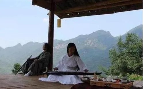 男子带妻女隐居深山 竟干这事(全文)