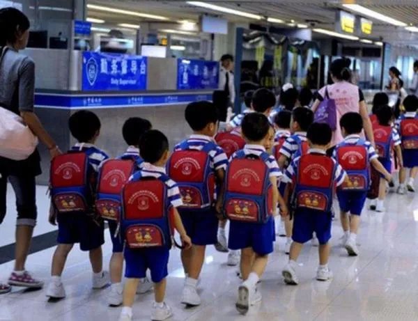 学童为什么藏手机跨境?