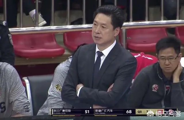 广厦队主场对阵新疆,第二节末孙桐林卡位被吹假摔技术犯规,你怎么看?