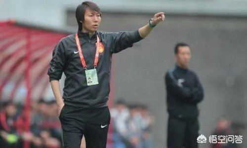 知名足球媒体人袁野爆料称,国足主帅三周后出炉,22冠王领跑,李铁还有机会吗?
