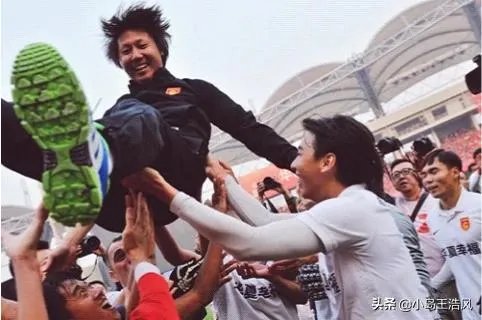 知名足球媒体人袁野爆料称,国足主帅三周后出炉,22冠王领跑,李铁还有机会吗?