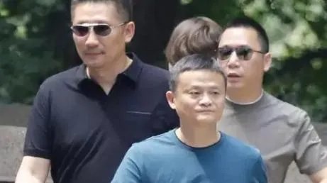 赵薇老公黄有龙为什么能在30多岁身价几十亿?