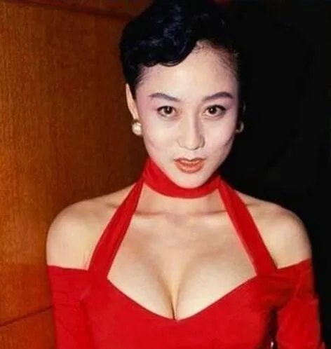 探究何鸿燊和利智的女儿身世 揭秘何超云真实身份