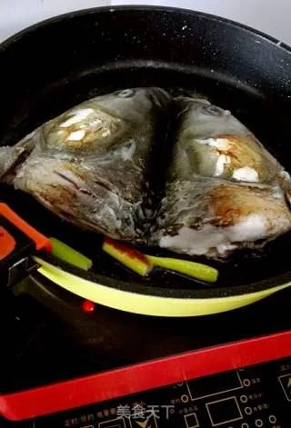 炖草鱼头