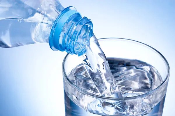 pet塑料瓶遇热水变形有毒吗为什么
