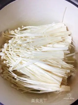金针菇肥牛汤