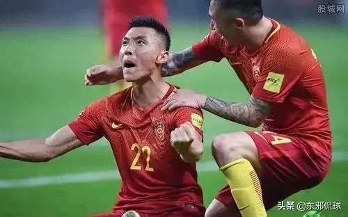 知名足球媒体人袁野爆料称,国足主帅三周后出炉,22冠王领跑,李铁还有机会吗?