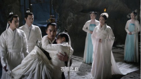 杨幂女扮男装是怎么回事?