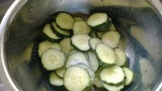 黄瓜炒肉片