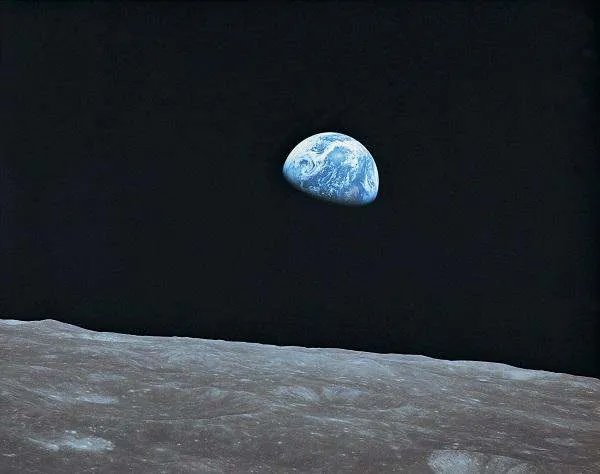 研究显示:月球在过去25亿年里不断远离地球,月亮会彻底离开我们吗?