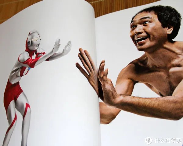 不打小怪兽!奥特曼45周年纪念画册 入手