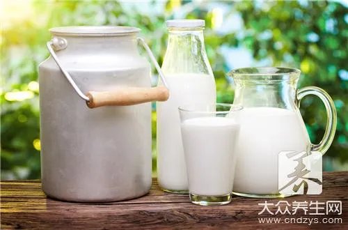 可乐和牛奶一起喝可以吗?